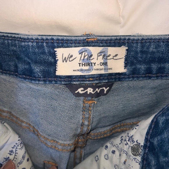 FREE PEOPLE— We the Free CRVY denim shorts - Picture 3 of 4